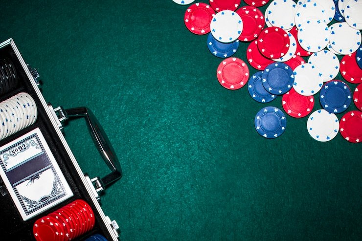 Texas Hold'em Bonus live-dealer table on qqbet303 showing community cards and player hand